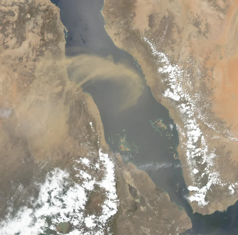 Houthis Threaten Bab el-Mandeb Strait in Major Global Shipping Crisis
